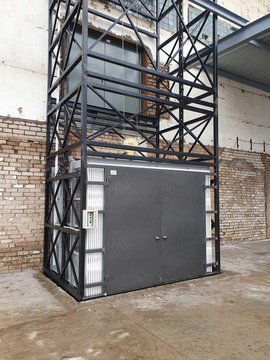 Подъемник в металлокаркасной шахте на 3 остановки, 3000 кг в Сорочинске