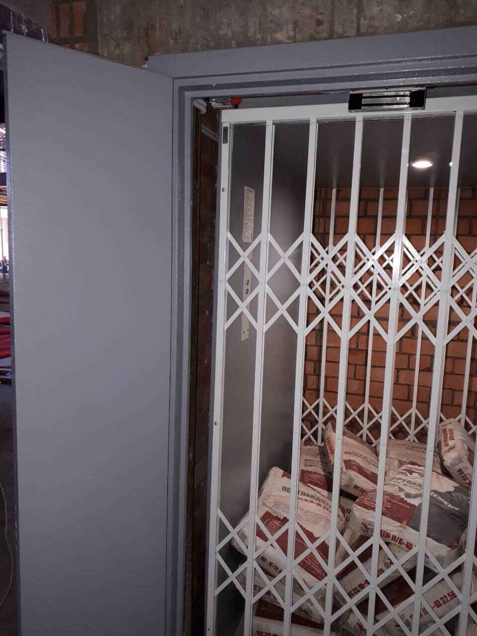 Грузопассажирский подъемник, 1000 кг, Ухта