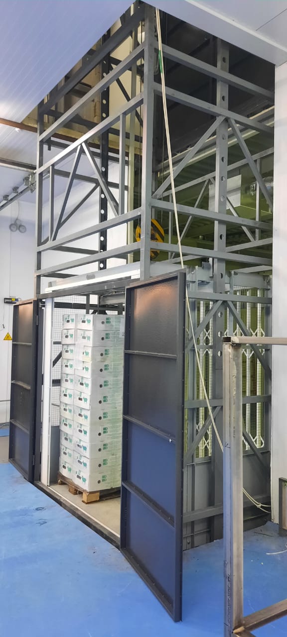 Грузовой подъёмник в металлокаркасной шахте ПГ-МШ-200, 2000 кг, Республика Казахстан