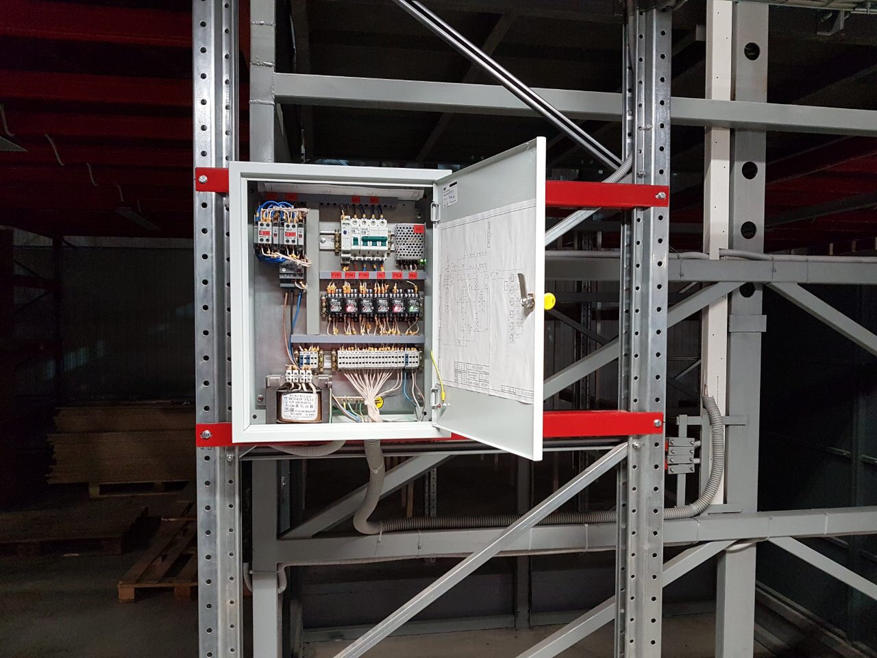 Подъемник в металлокаркасной шахте, 1500 кг, Ростов-на-Дону