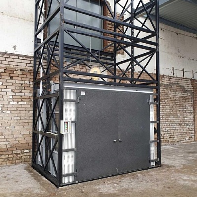 Подъемник в металлокаркасной шахте, 3000 кг